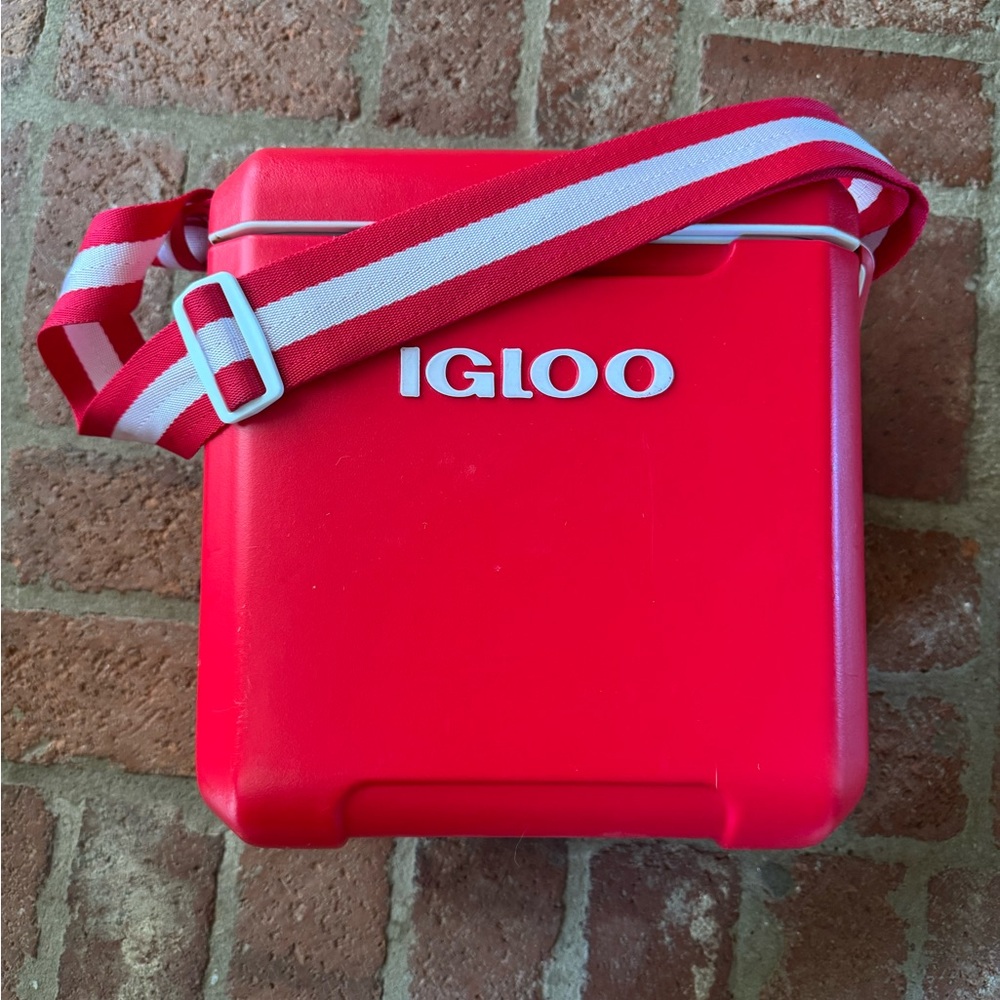 Igloo Retro Red Tag Along Cooler with Red-and-White Striped Strap